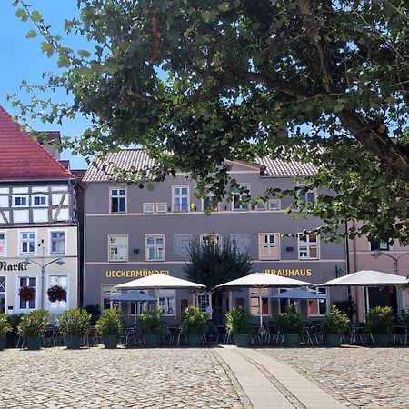 Hotel Am Markt & Brauhaus Stadtkrug Иккермюнде Экстерьер фото