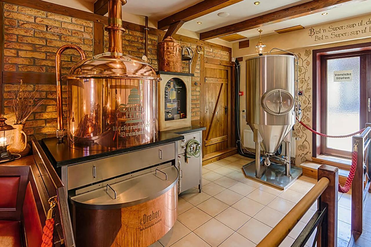 Hotel Am Markt & Brauhaus Stadtkrug Иккермюнде Экстерьер фото