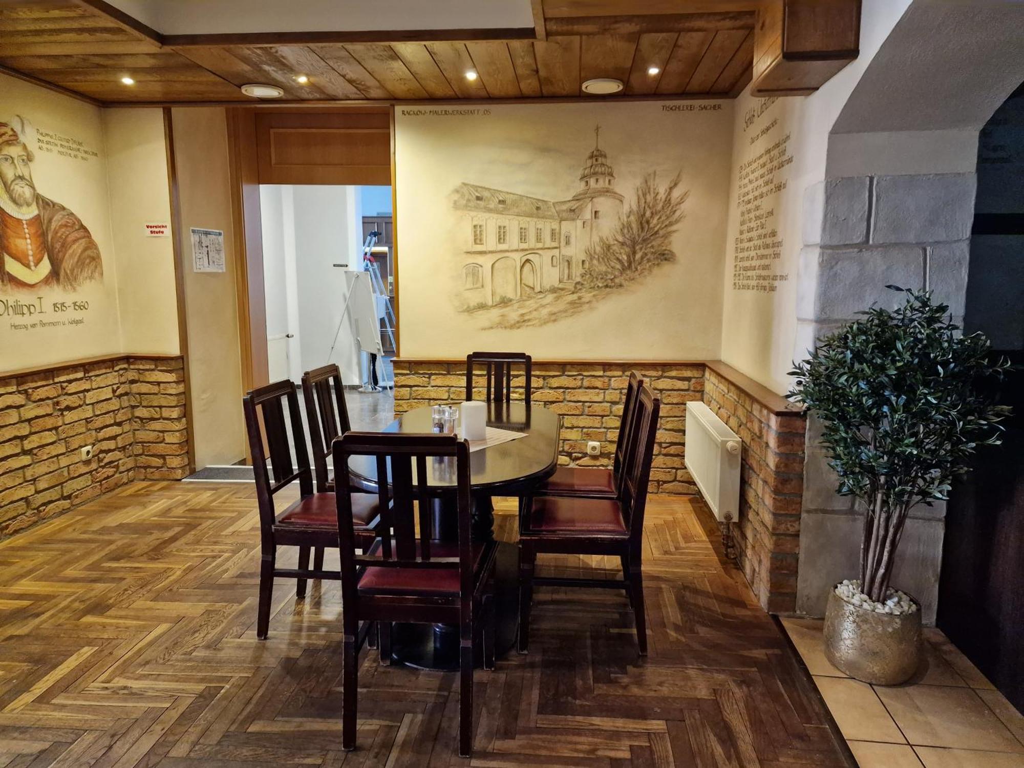 Hotel Am Markt & Brauhaus Stadtkrug Иккермюнде Экстерьер фото