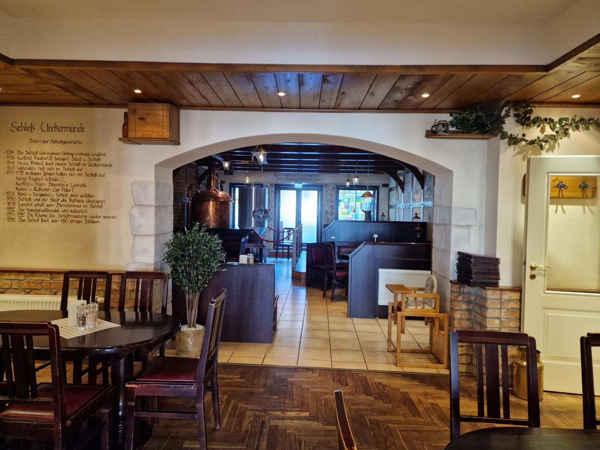 Hotel Am Markt & Brauhaus Stadtkrug Иккермюнде Экстерьер фото
