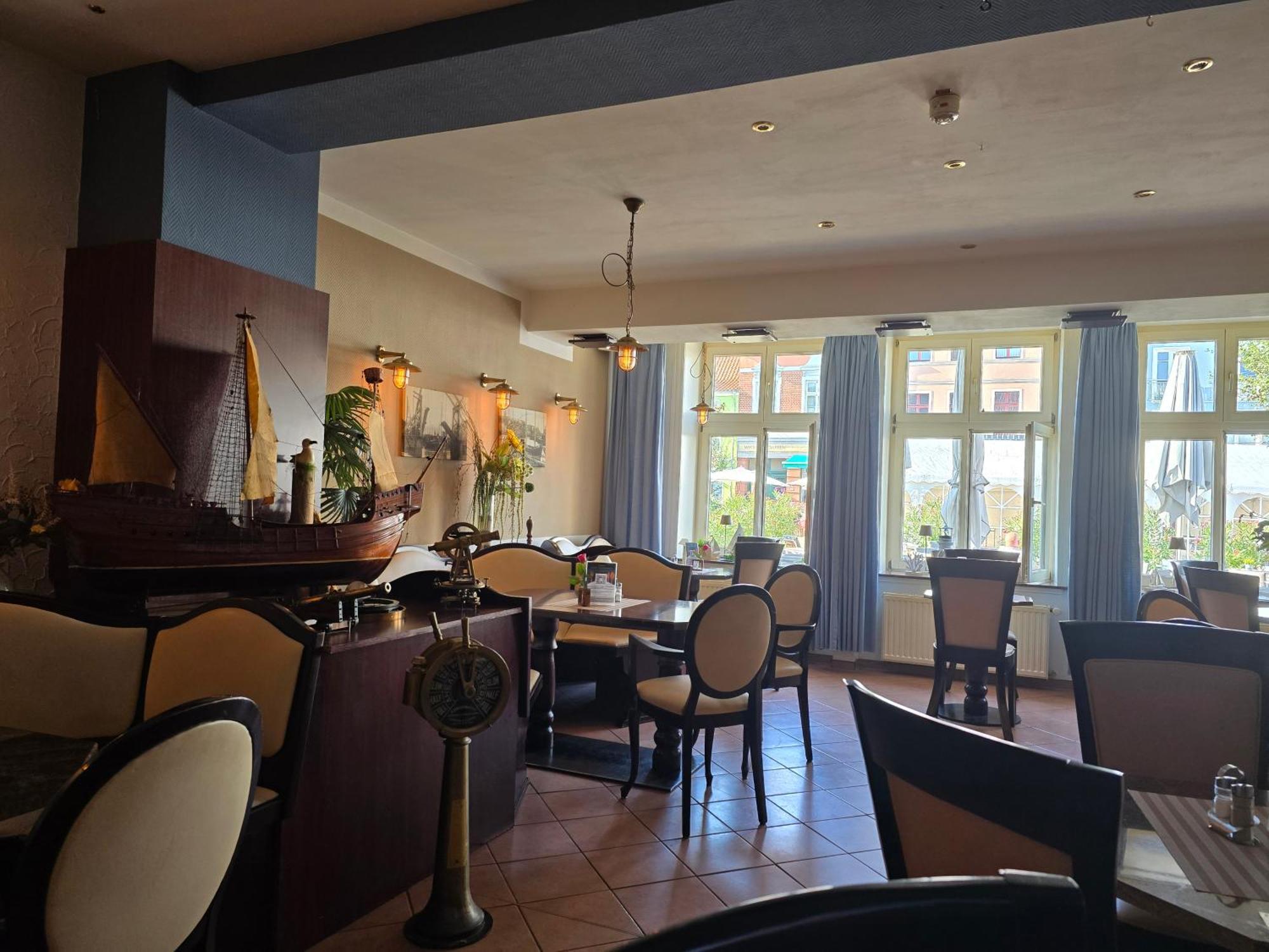 Hotel Am Markt & Brauhaus Stadtkrug Иккермюнде Экстерьер фото