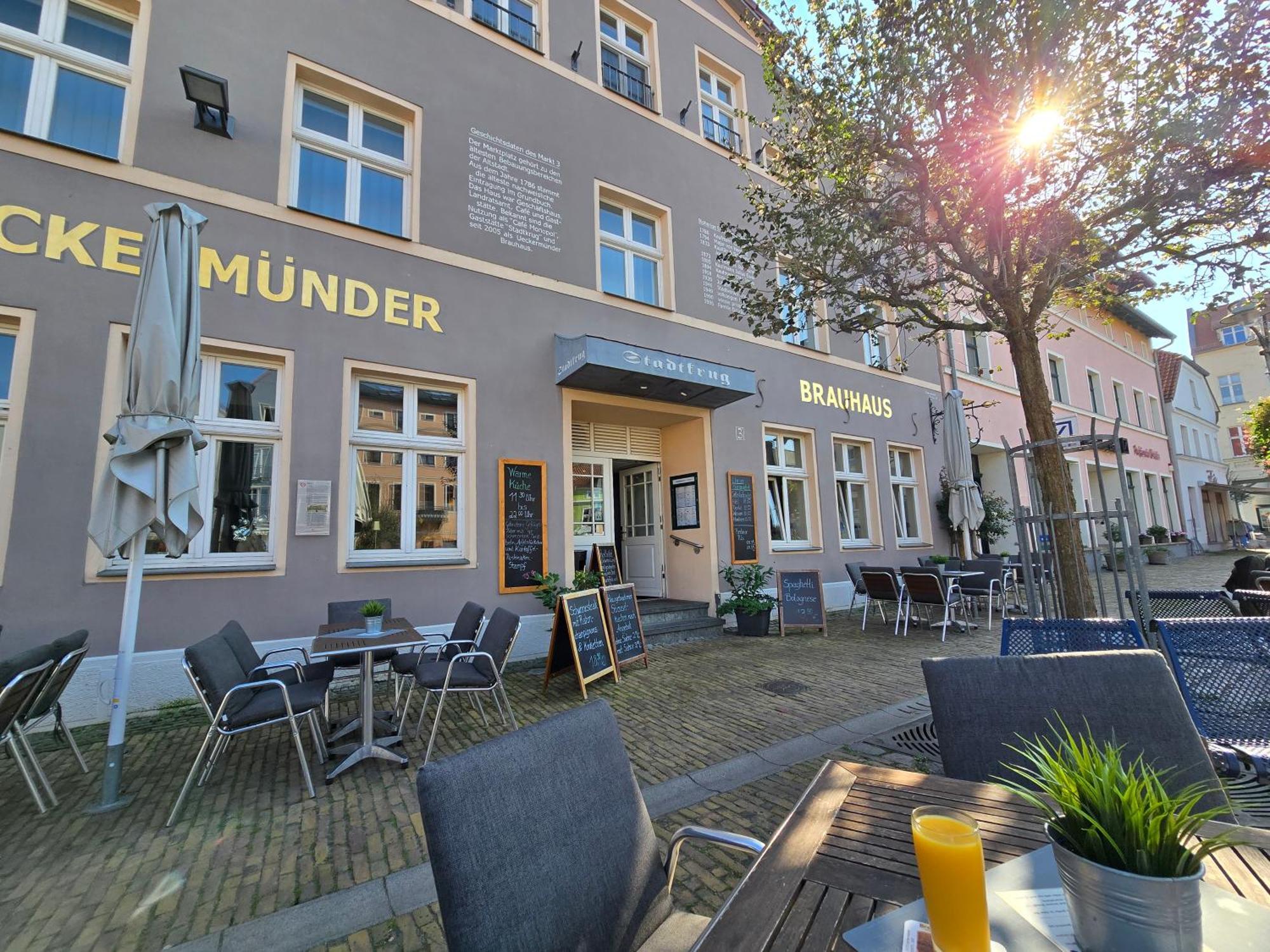 Hotel Am Markt & Brauhaus Stadtkrug Иккермюнде Экстерьер фото
