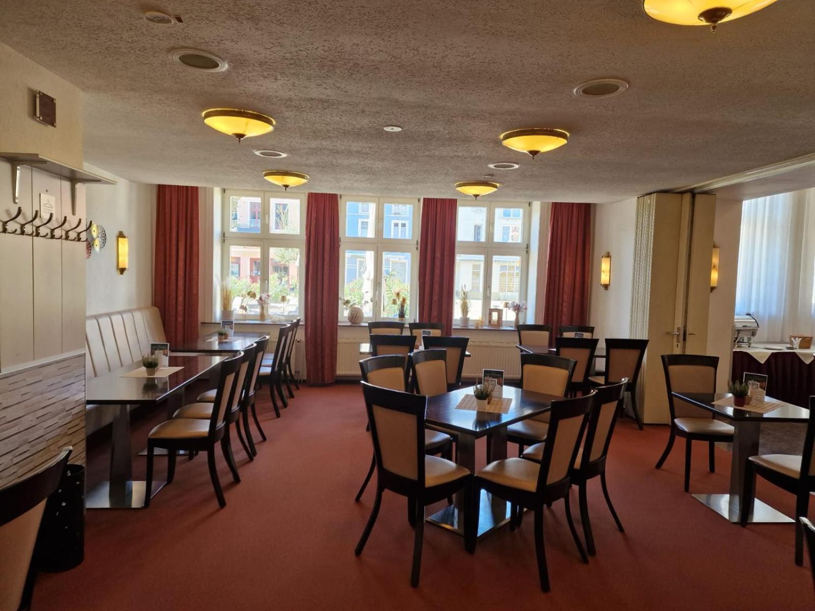 Hotel Am Markt & Brauhaus Stadtkrug Иккермюнде Экстерьер фото