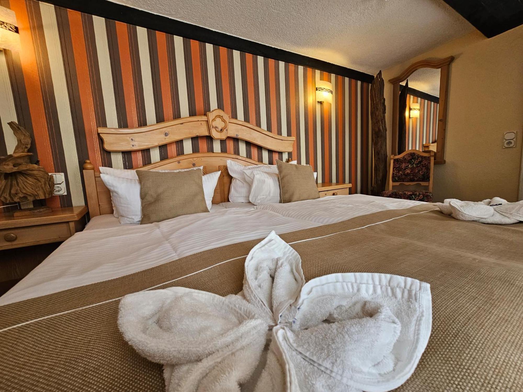 Hotel Am Markt & Brauhaus Stadtkrug Иккермюнде Экстерьер фото