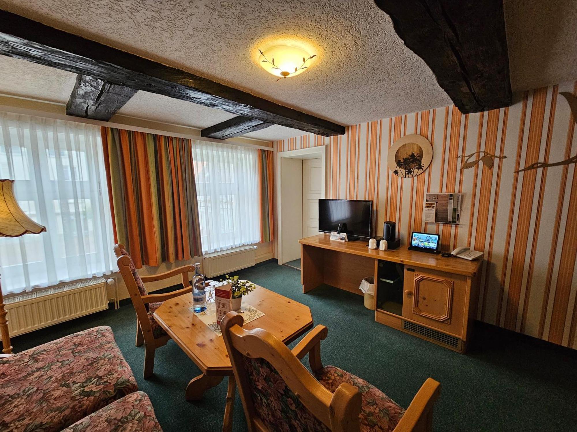 Hotel Am Markt & Brauhaus Stadtkrug Иккермюнде Экстерьер фото