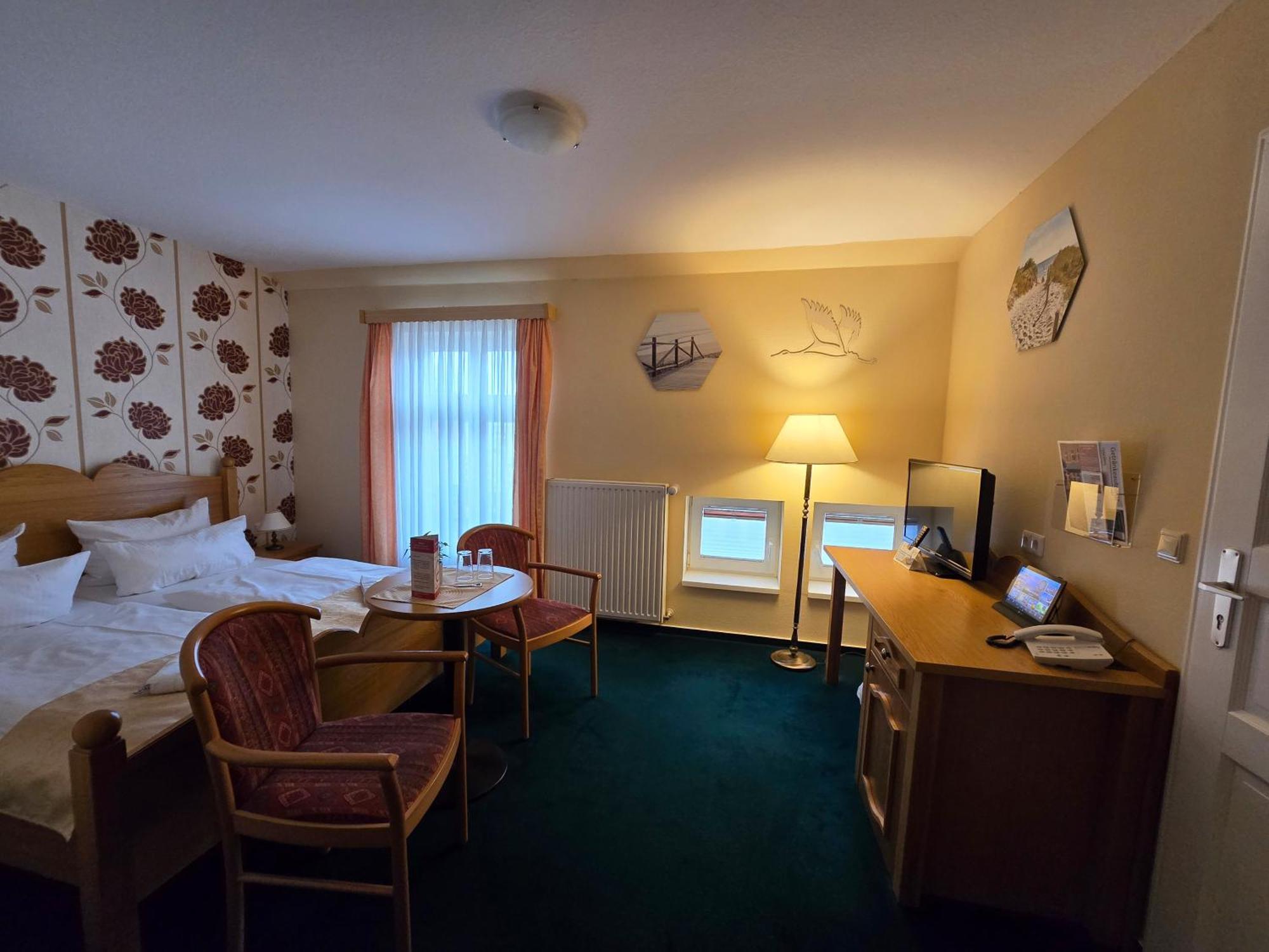 Hotel Am Markt & Brauhaus Stadtkrug Иккермюнде Экстерьер фото