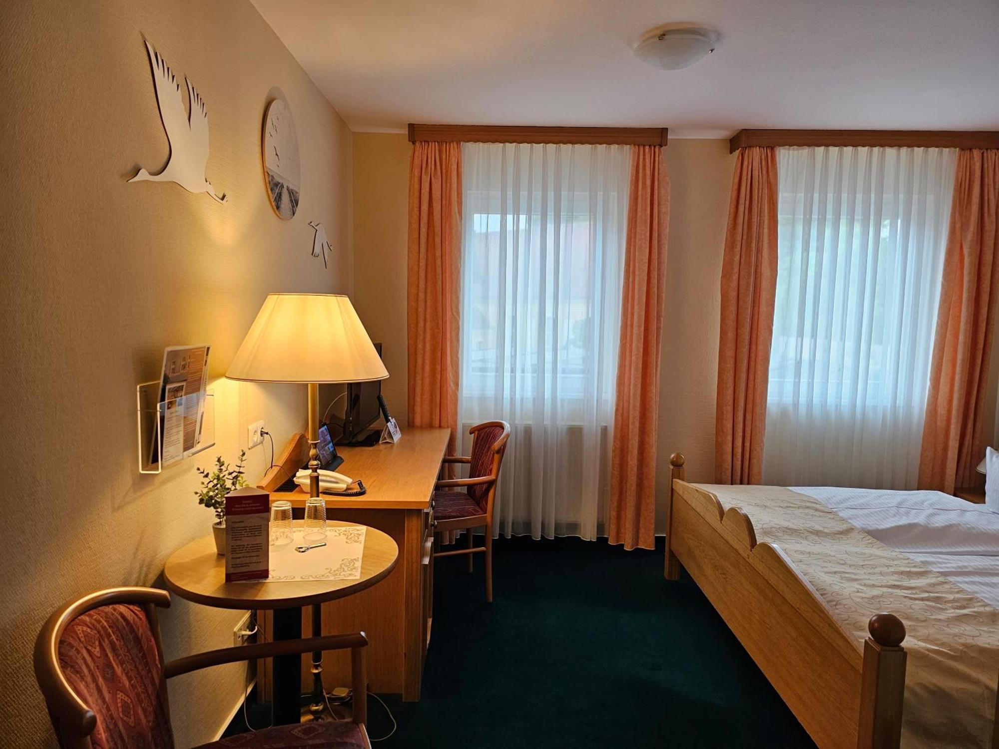 Hotel Am Markt & Brauhaus Stadtkrug Иккермюнде Экстерьер фото