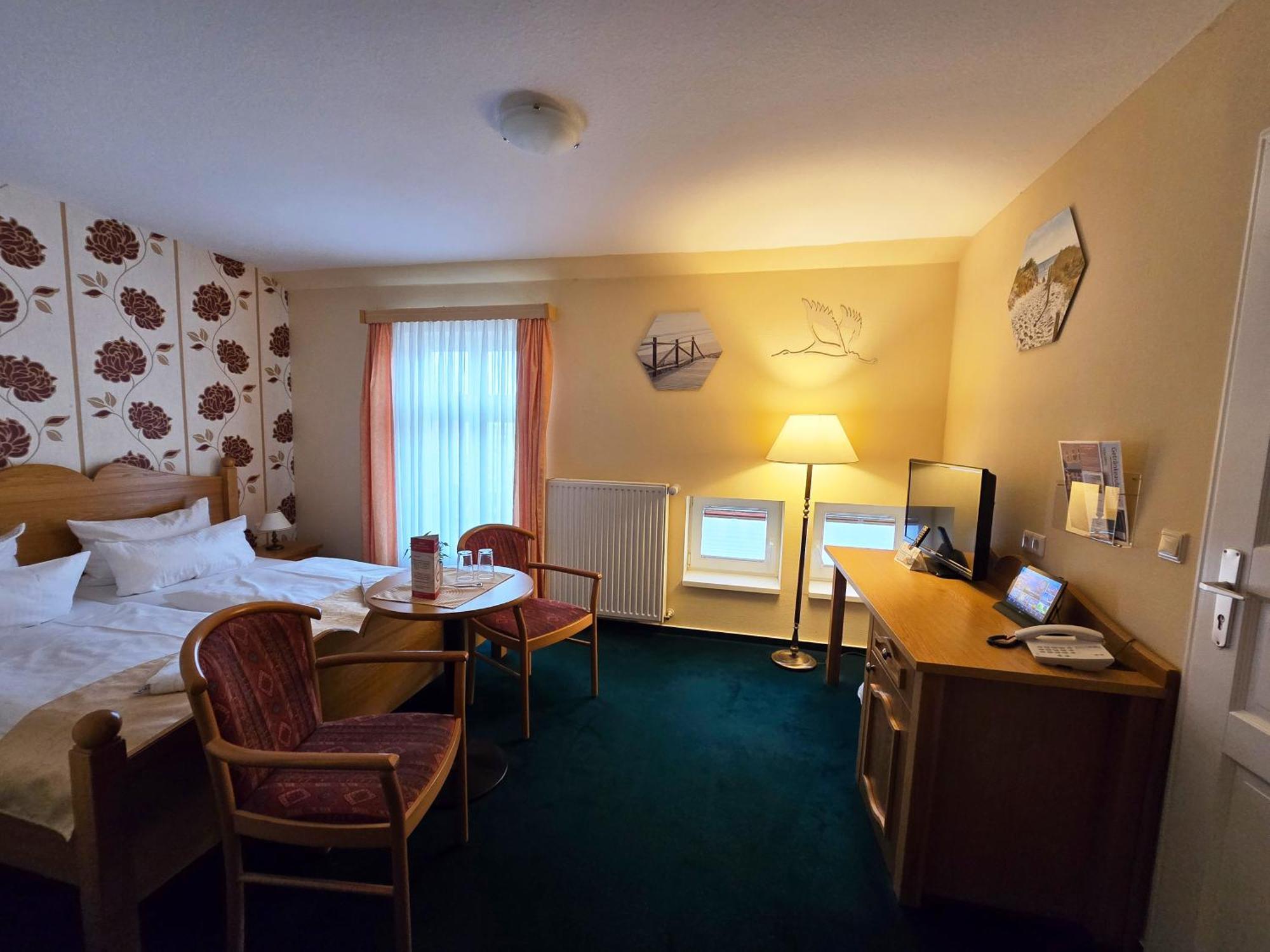 Hotel Am Markt & Brauhaus Stadtkrug Иккермюнде Экстерьер фото