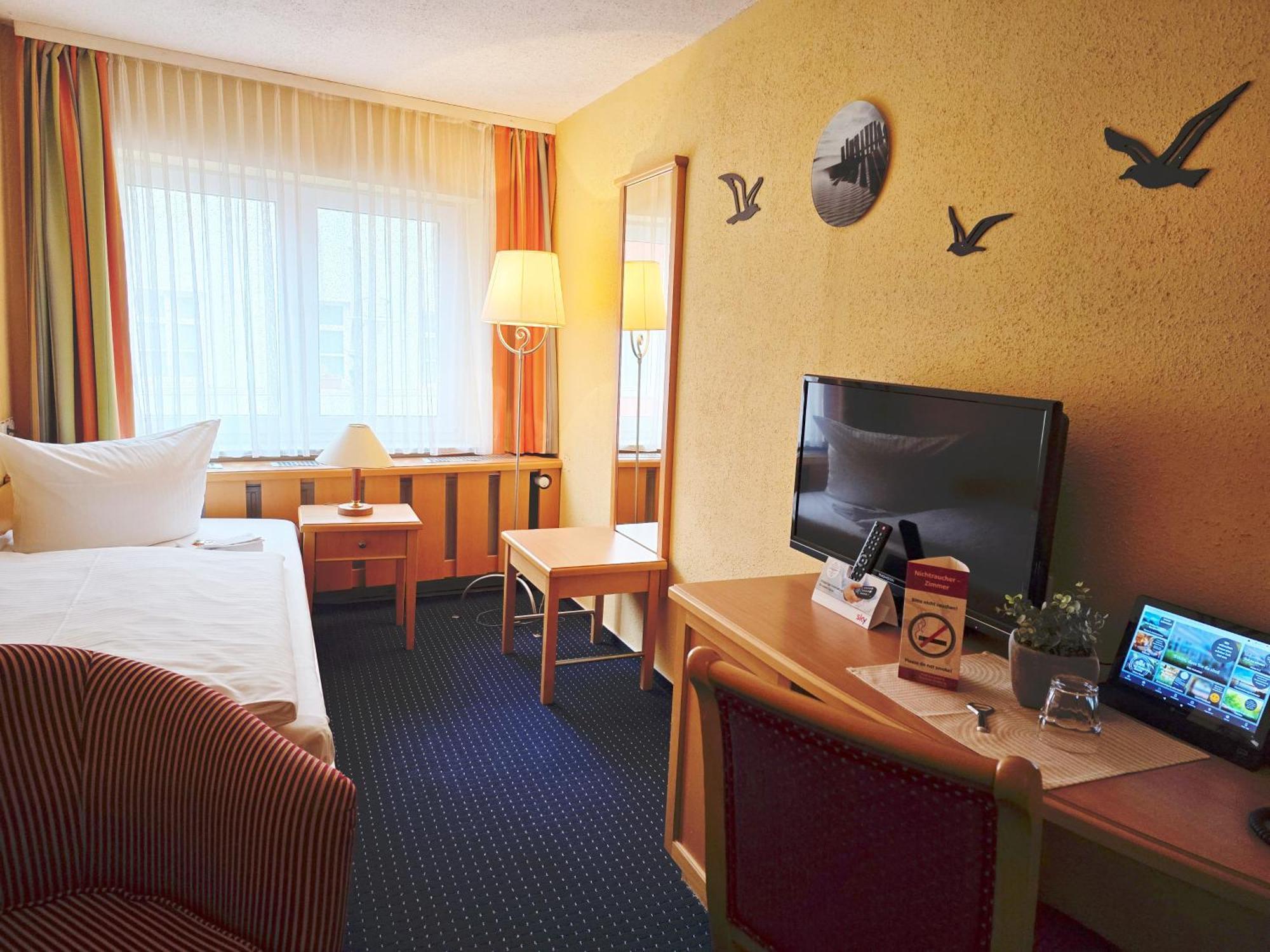 Hotel Am Markt & Brauhaus Stadtkrug Иккермюнде Экстерьер фото